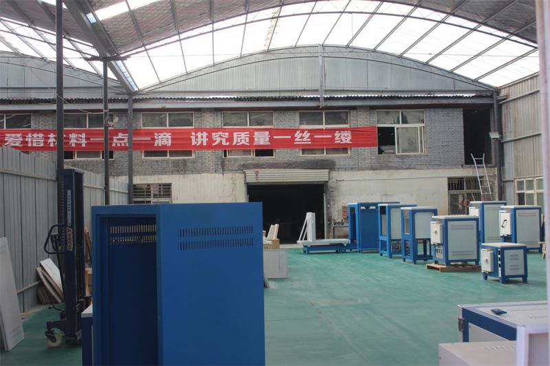 高溫箱式電爐廠房設(shè)備展示